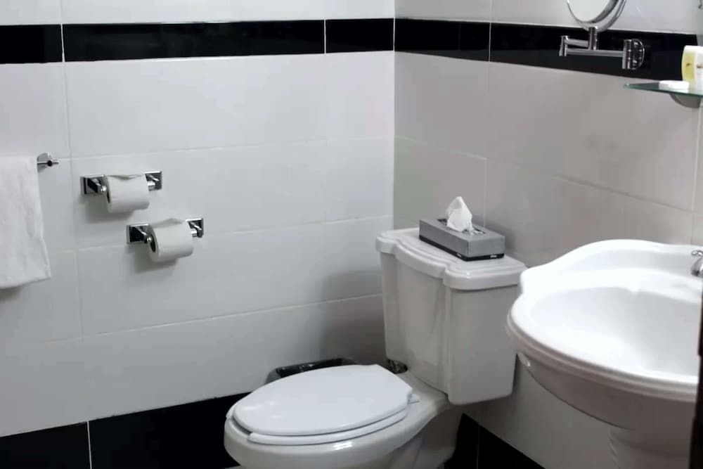 Best Western Majestic Standard Room, 2 Twin Beds, Non Smoking 6