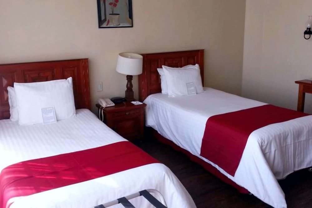 Best Western Majestic Standard Room, 2 Twin Beds, Non Smoking 3