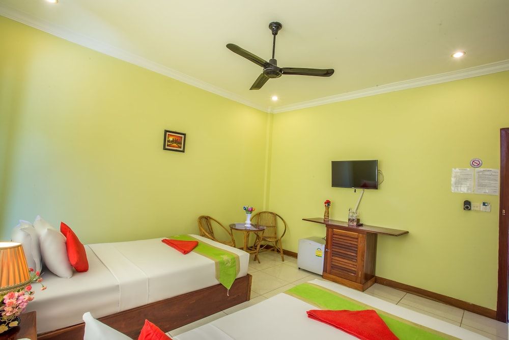 Side Walk Never Die Twin Room (with FAN - Free Pick up) 3