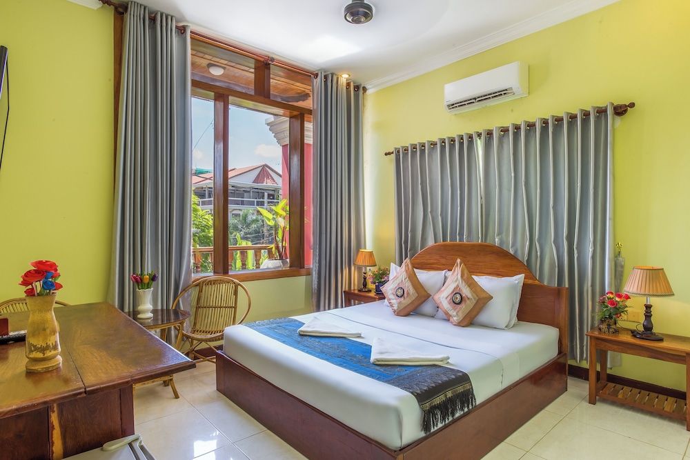 undefined Side Walk Never Die 4