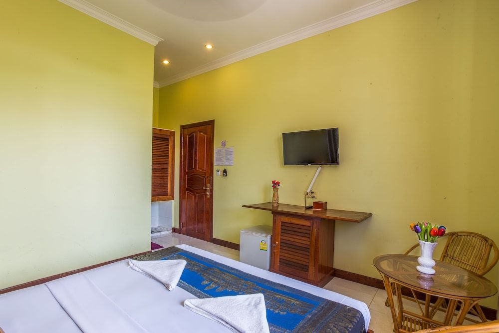 undefined Side Walk Never Die 10