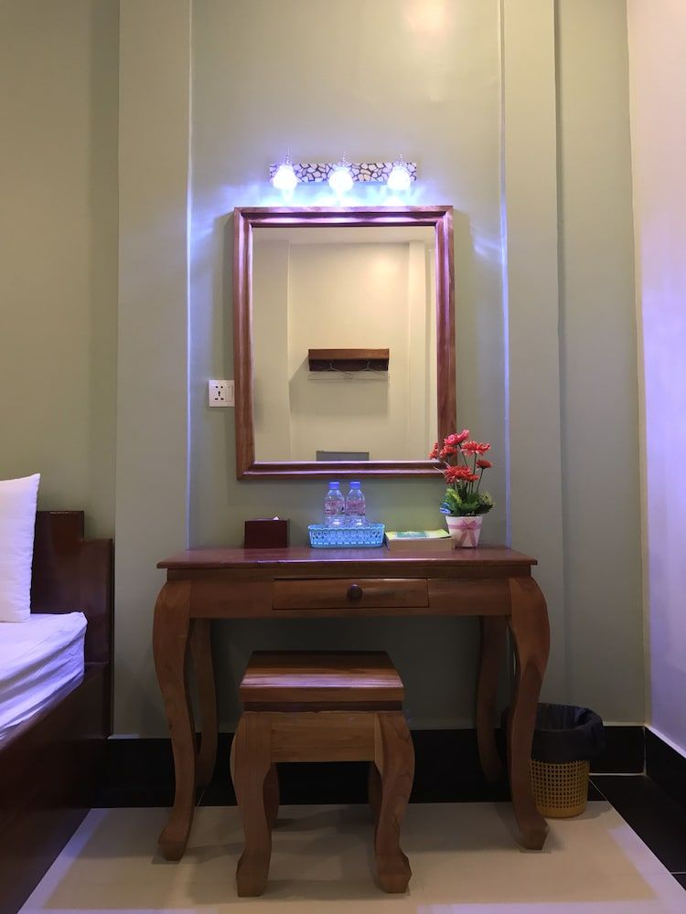 Ny Ka Smy Hotel Double Room, 1 Queen Bed 3