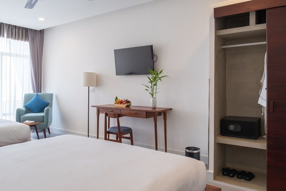 undefined Elysium Suite 8