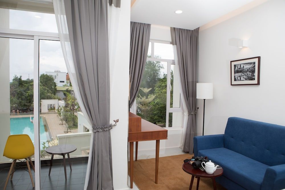 undefined Elysium Suite 7