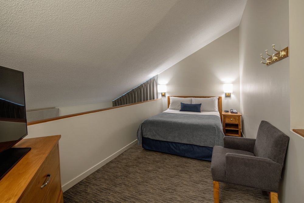 Queen Loft