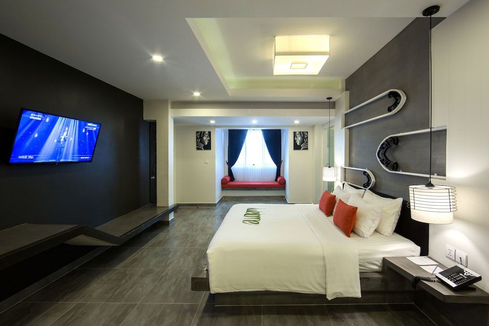undefined Central Suite Residence 7