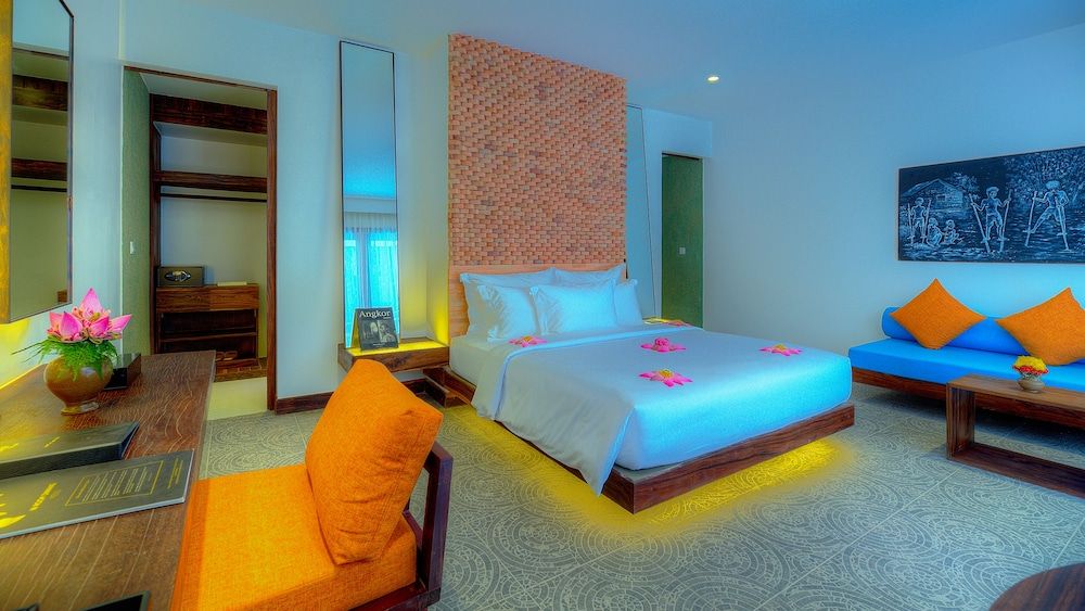 Golden Temple Retreat Premier Suite, 1 King Bed, Pool View