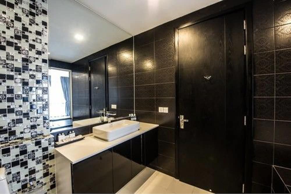 Maline Exclusive Serviced Apartments Luxury Studio, 1 King Bed, Non Smoking, City View 3