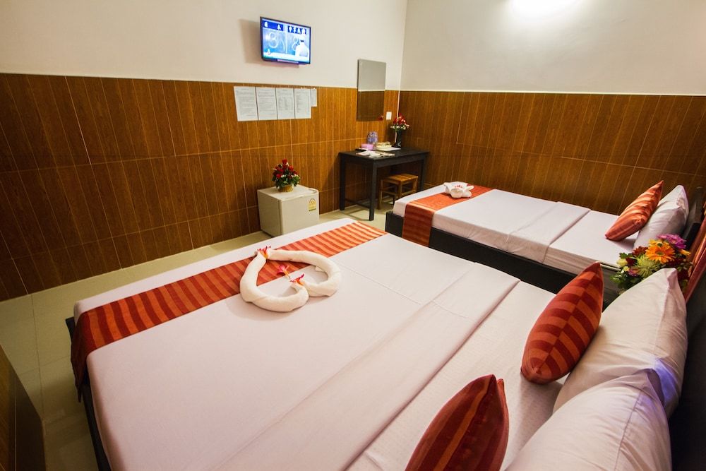 Botoum Hotel Family Room 4