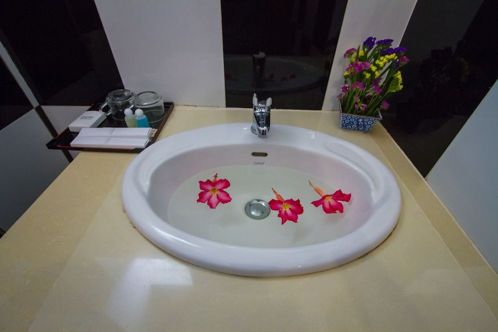 Botoum Hotel Deluxe Double Room, 1 King Bed, Garden View 7