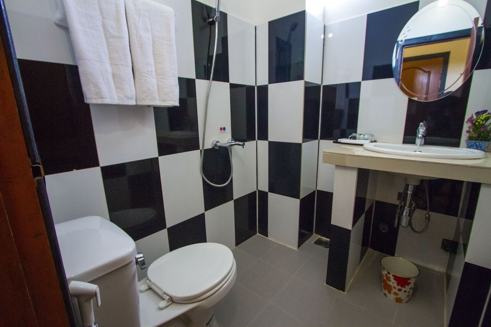 Botoum Hotel Deluxe Double Room, 1 King Bed, Garden View 6