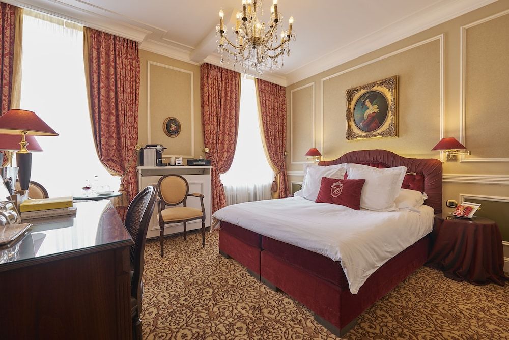 Relais & Chateaux Hotel Heritage Classic Double Room 6