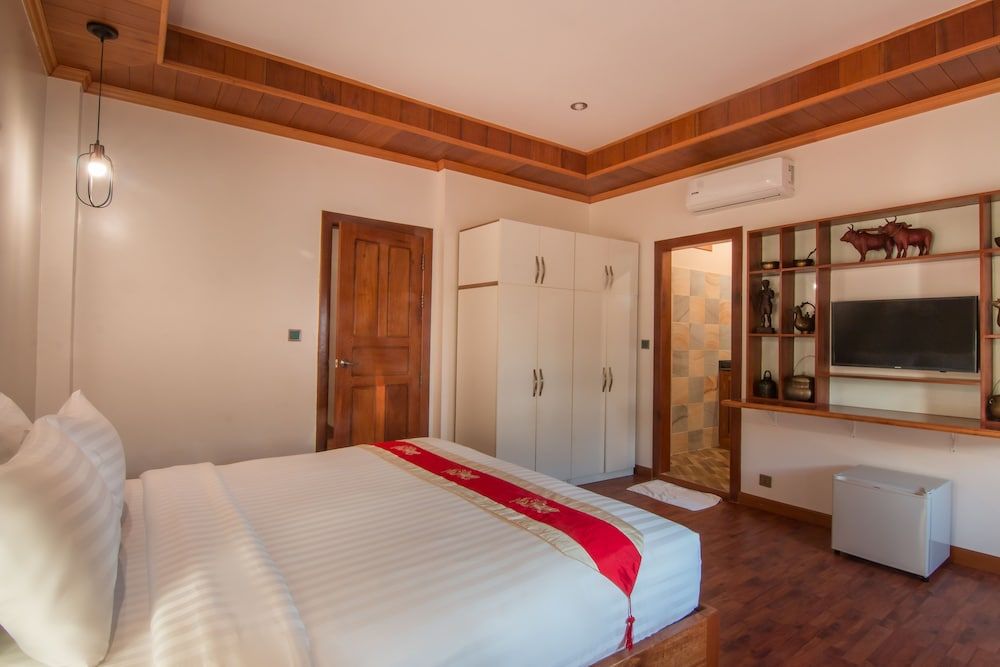 BB Angkor Residence Suite King Bed with Balcony 4