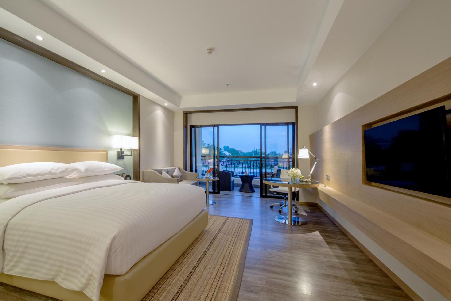 Executive room, Guest room, 1 King, Balcony