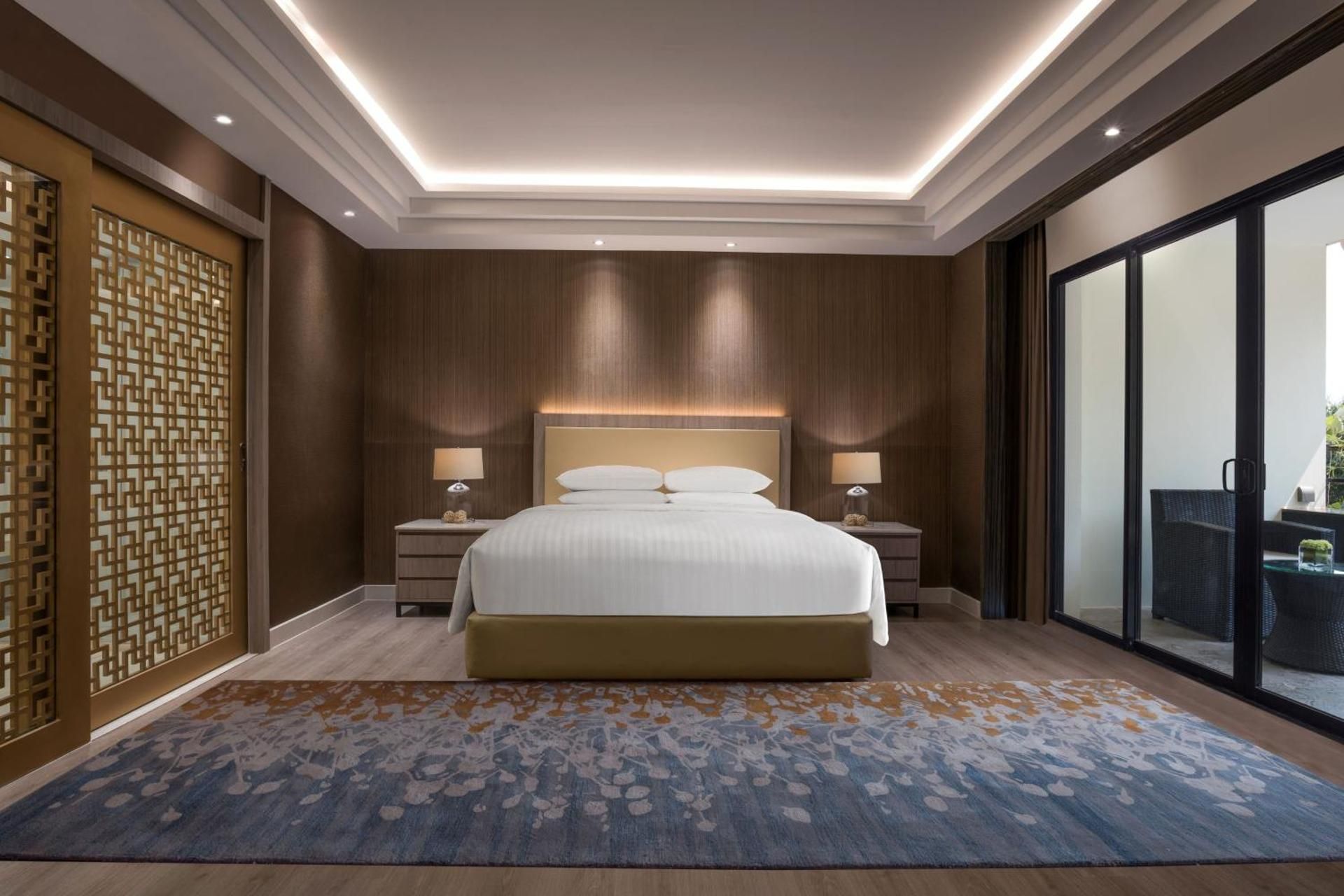 One-Bedroom Presidential King Suite with Pool View