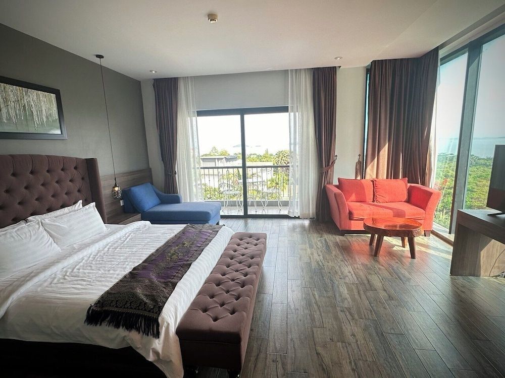 The Bay Suite