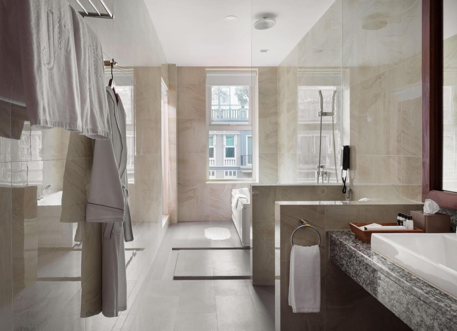 J7 Angkor Hotel Classic Room City View 3