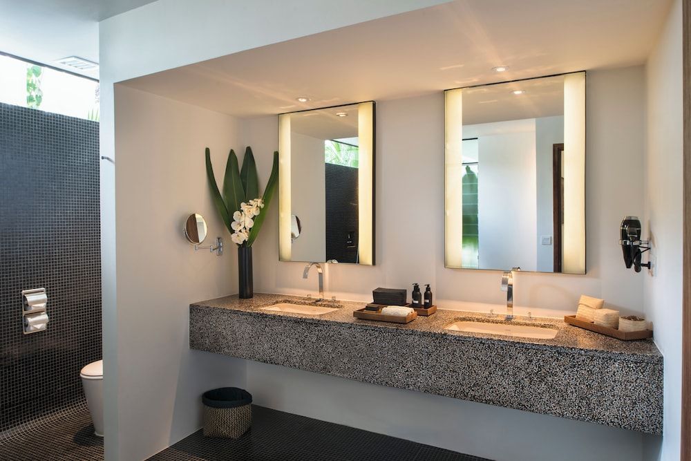 Viroth's Hotel Suite Pool View + Free Minibar 3