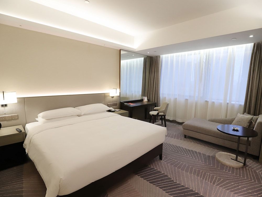 Hyatt Regency Metropolitan Chongqing King Bed 2