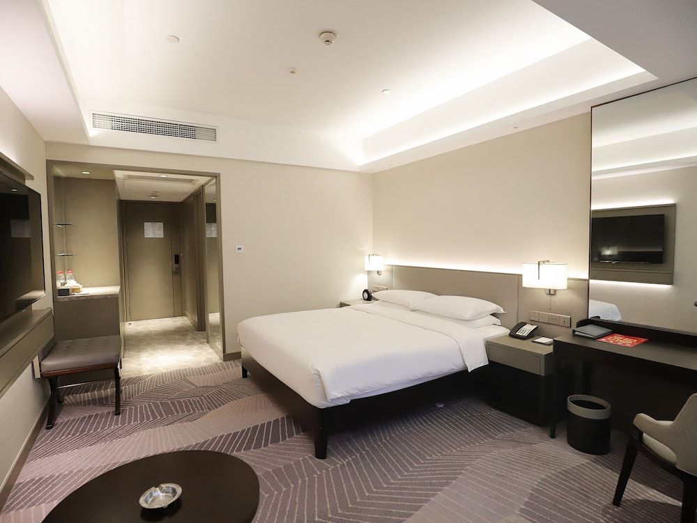 Hyatt Regency Metropolitan Chongqing King Bed