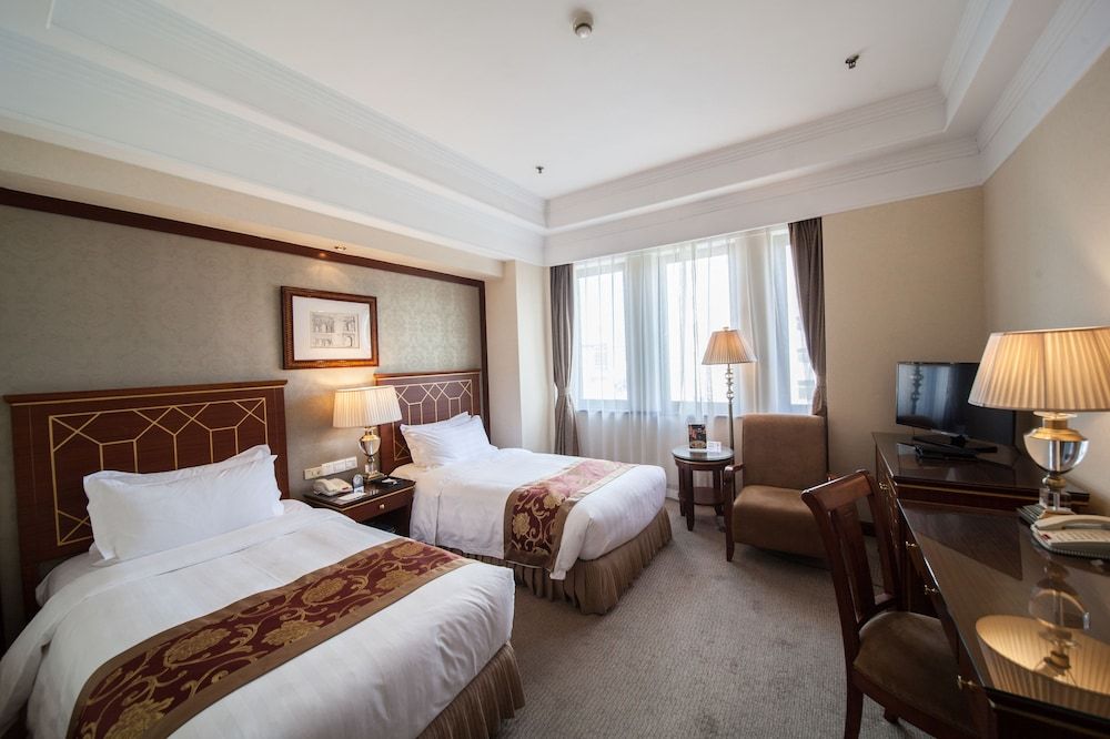 Jin Jiang Park Hotel Standard King-bed Room 3