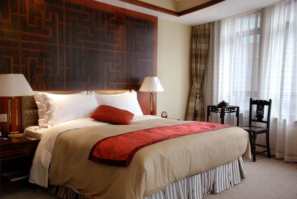 Jin Jiang Park Hotel Standard King-bed Room 2