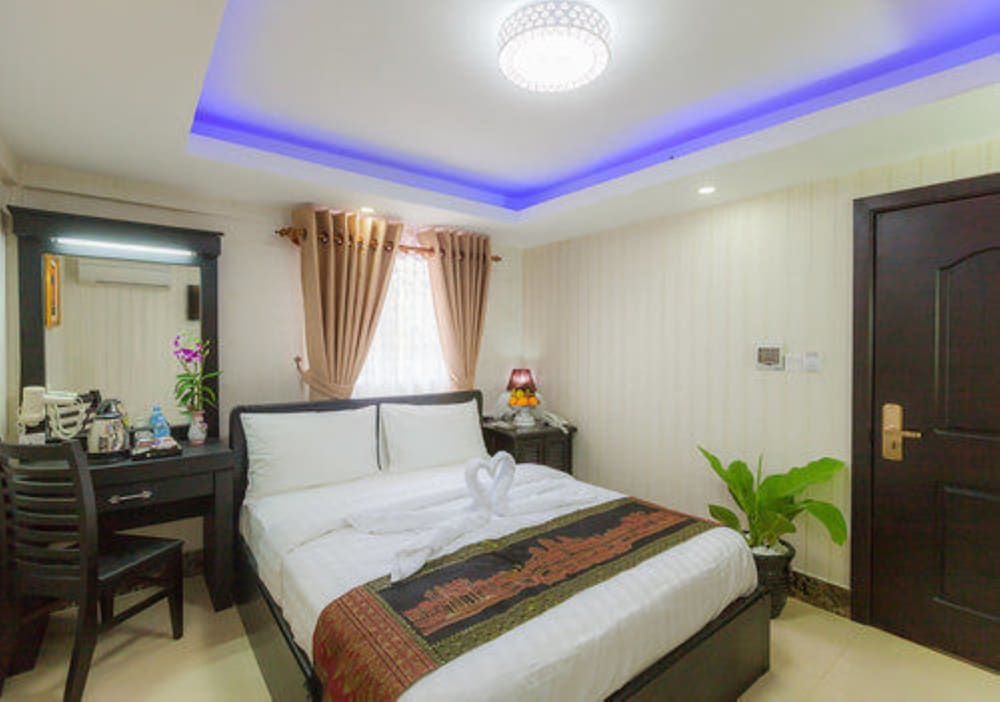 Seventh Heaven Hotel and High Bar Double Room 2