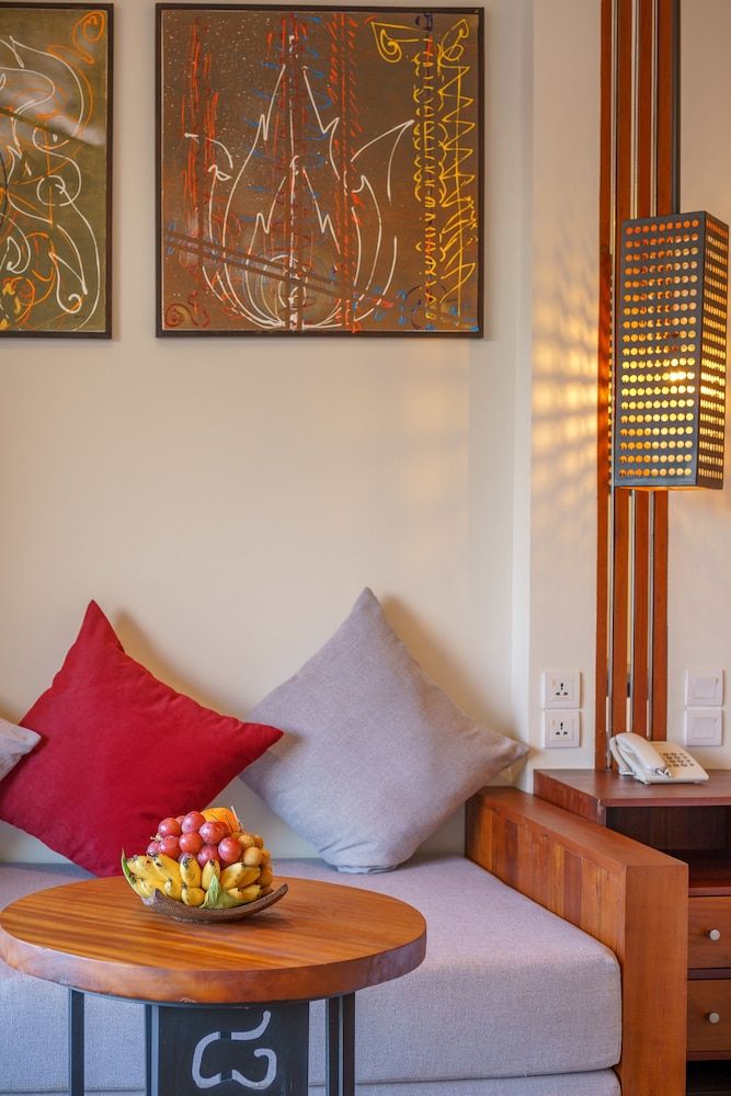 Metta Residence & Spa Premier Deluxe Pool View 4