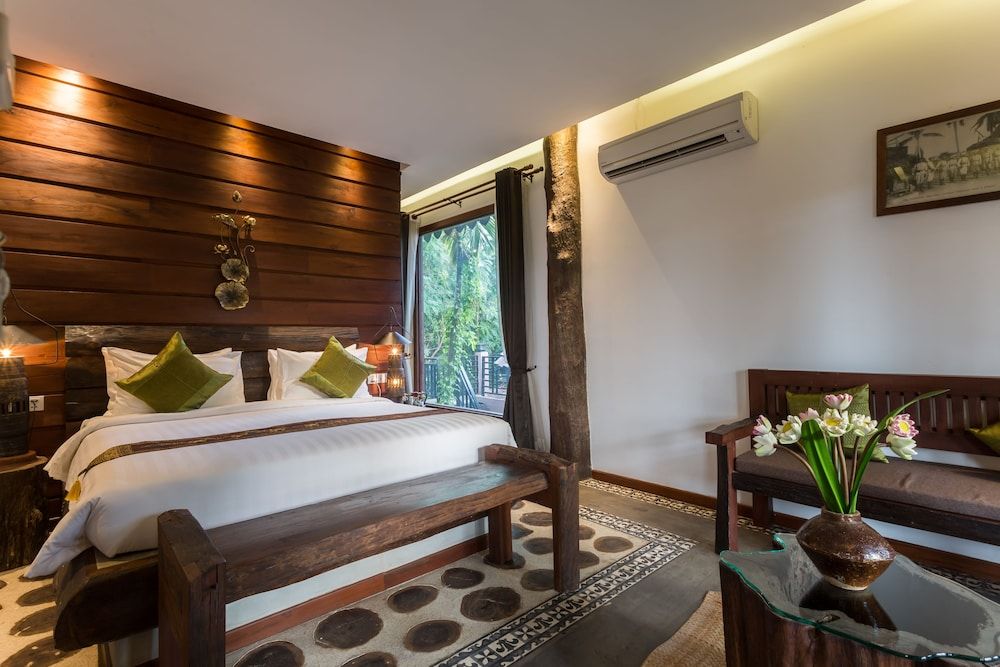 Khmer Paradise Villa Premier Deluxe Double Room with Balcony 3