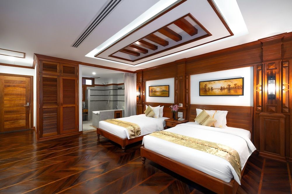 The Night Hotel Deluxe Twin Room 6