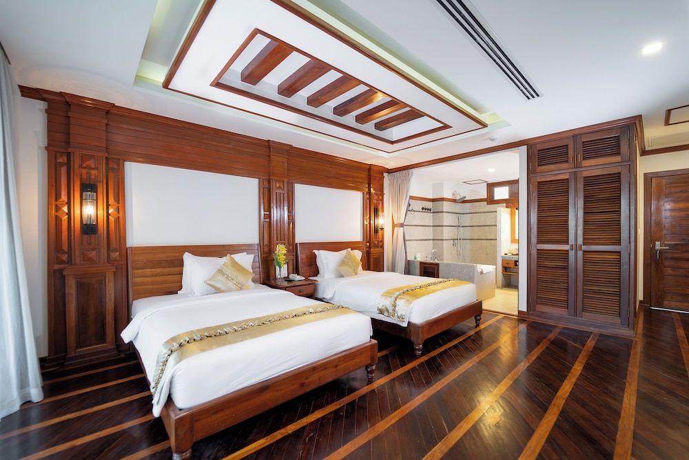 The Night Hotel Deluxe Twin Room 5