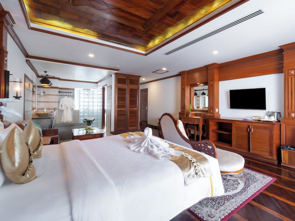 The Night Hotel Deluxe King Room 3