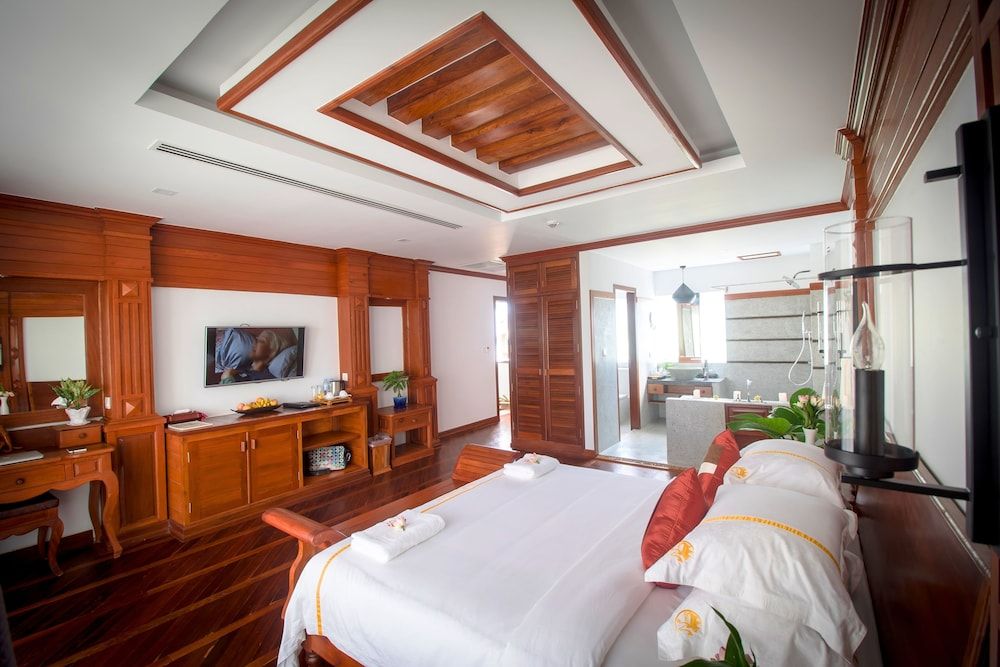 The Night Hotel Deluxe King Room