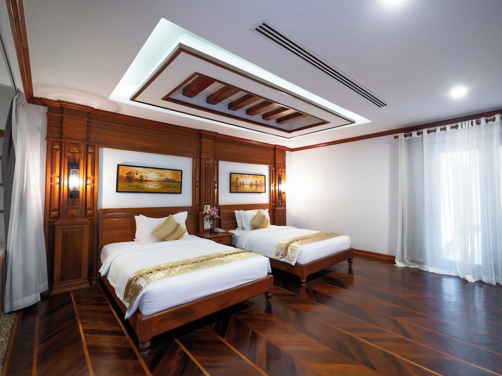 The Night Hotel Deluxe Twin Room 7