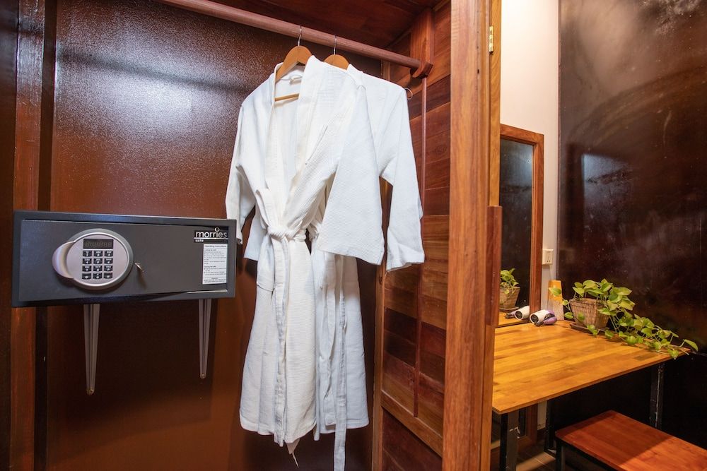 Indra Porak Residence Hotel Deluxe Double Room, 1 Double Bed 14