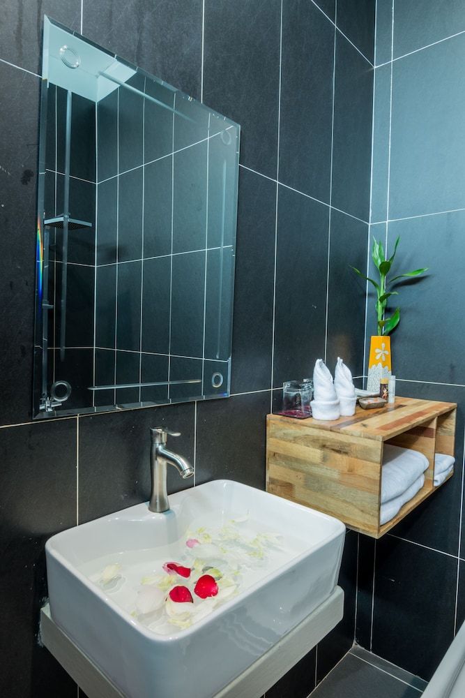 Indra Porak Residence Hotel Deluxe Double Room, 1 Double Bed 8