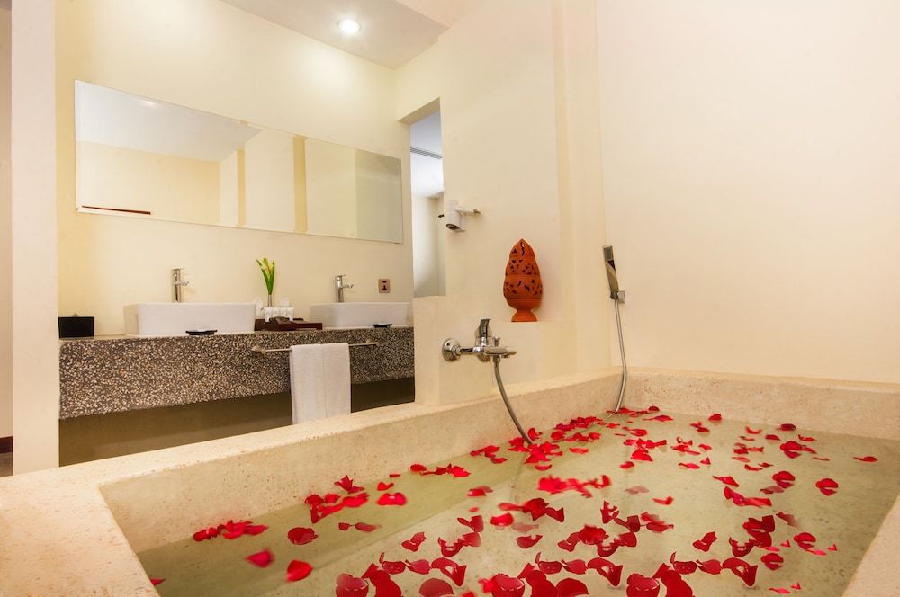 The Privilege Boutique Cabana Spa Suite - B&B 3