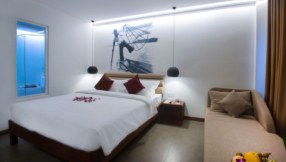 Almond Hotel Bassac River Deluxe Double - City View (Bassac) 2