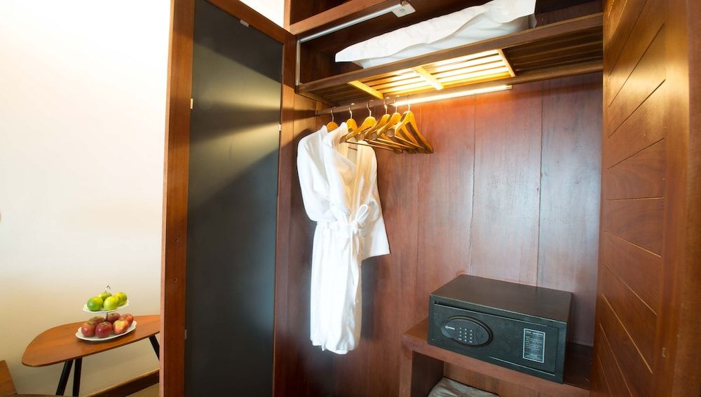 Almond Hotel Bassac River Deluxe Double - City View (Bassac) 5