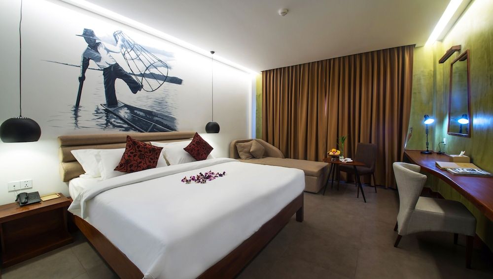 Almond Hotel Bassac River Deluxe Double - City View (Bassac) 3