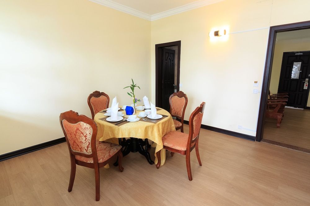 undefined Paradise Hotel 7