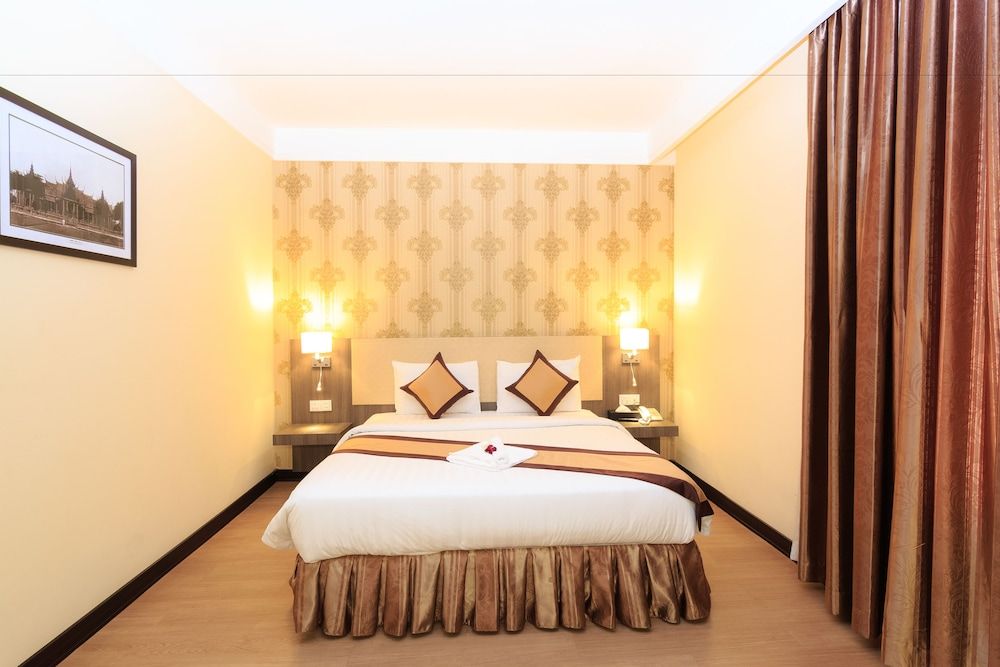 undefined Paradise Hotel 4