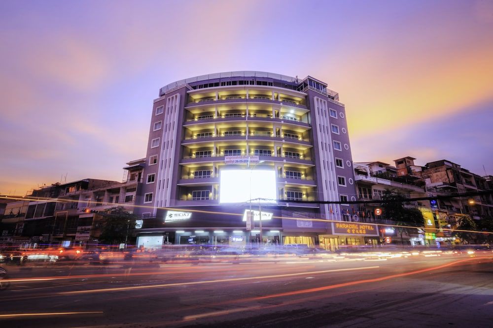 undefined Paradise Hotel 5