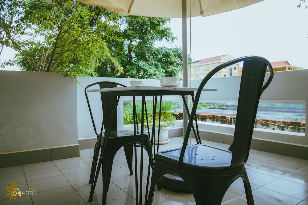 Hotel Five.S Deluxe Double Room, 1 King Bed, Balcony 9