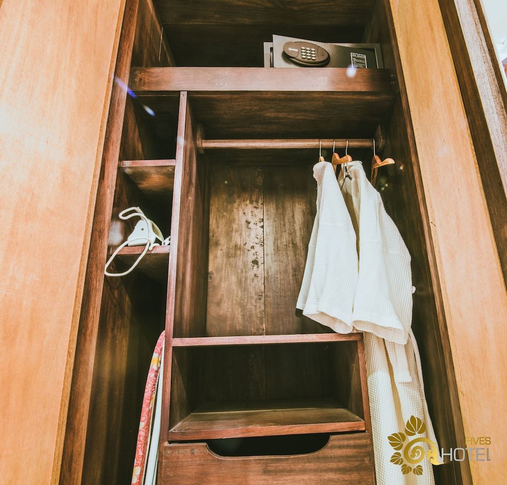 Hotel Five.S Deluxe Double Room, 1 King Bed, City View 9