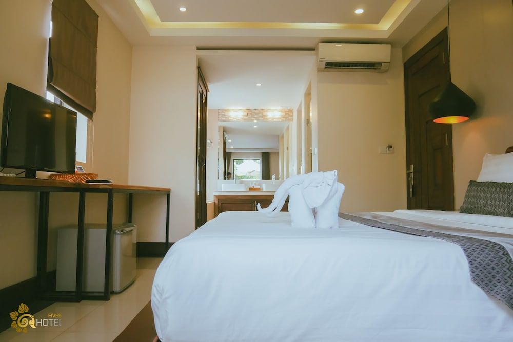 Hotel Five.S Deluxe Double Room, 1 King Bed, Balcony 8