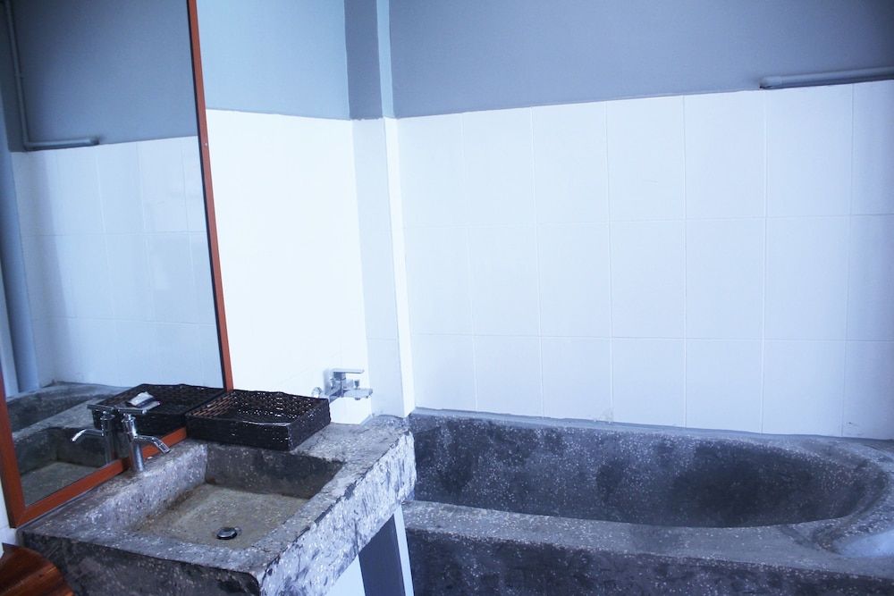 Ramchang Guesthouse Double Room, Pool View 9