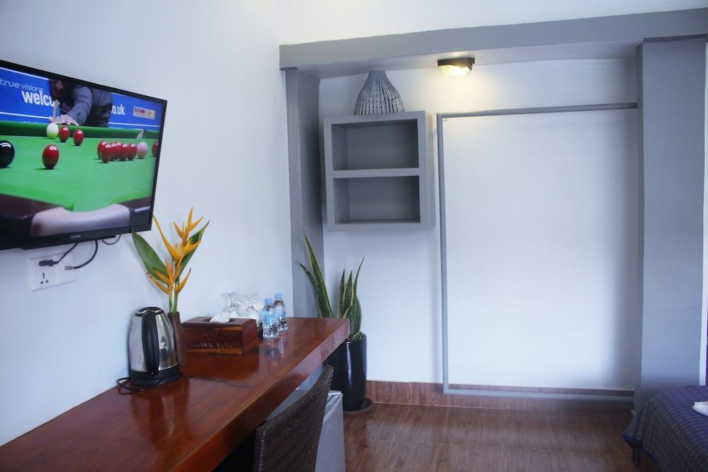 Ramchang Guesthouse Double Room, Pool View 13