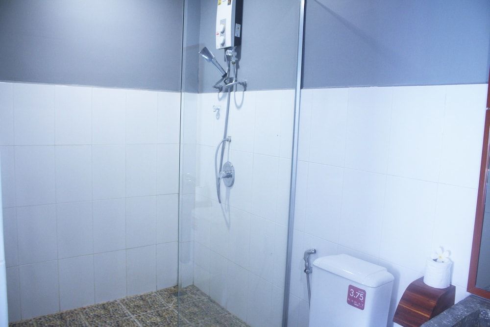 Ramchang Guesthouse Double Room, Pool View 10