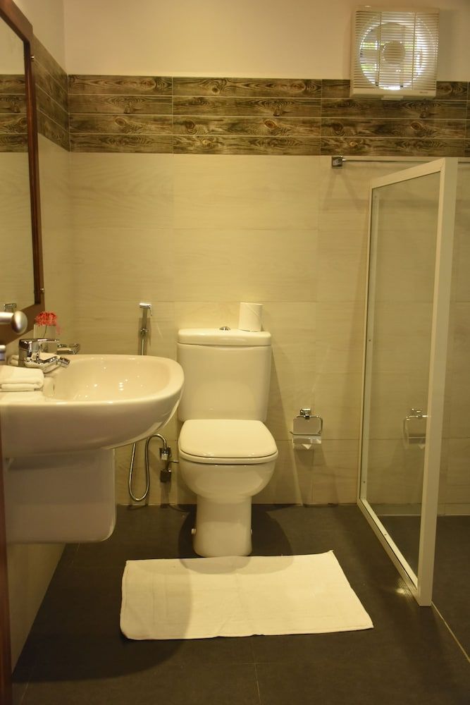 Hotel Freedom Village Standard Double Room, 1 King Bed, Private Bathroom 2